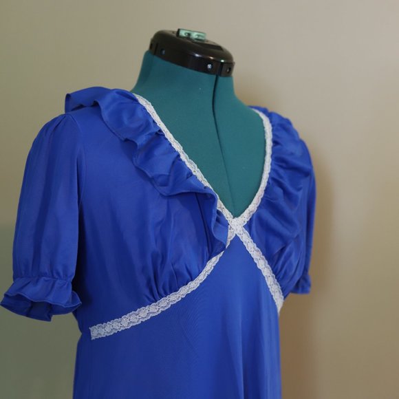 Vintage | ruffled maxi night gown - Picture 2 of 9